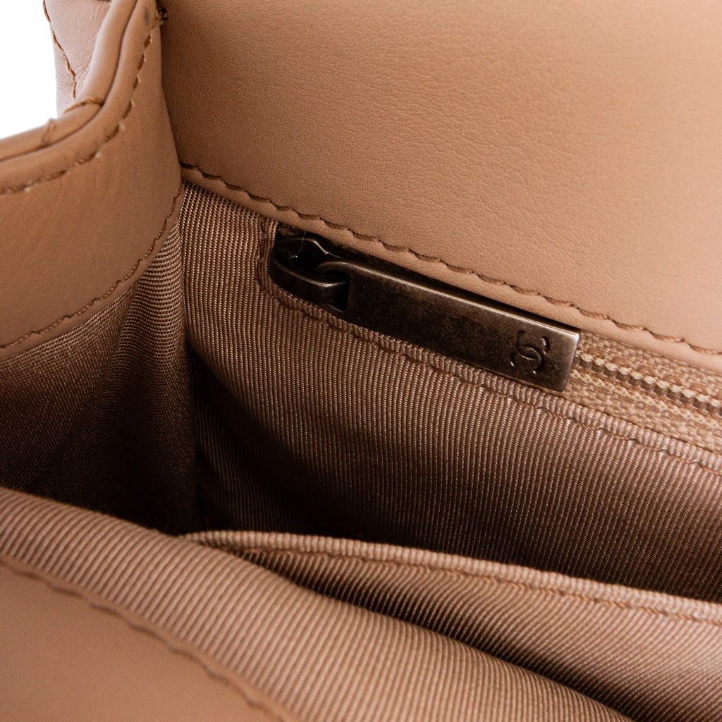 Chanel Medium CC Quilted Calfskin Single Flap - Detail 1