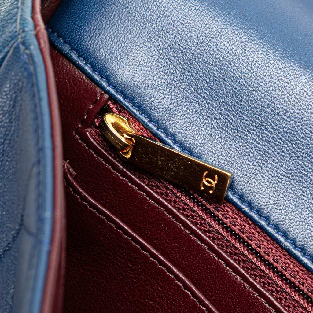 Chanel Large Lambskin Chic With Me Flap - Detail 2