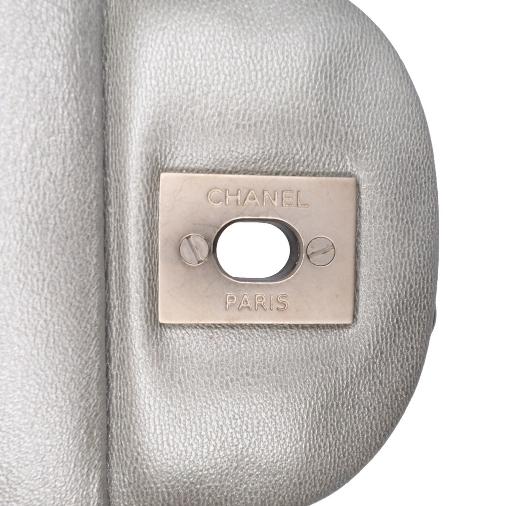 Chanel Jumbo Classic Lambskin Double Flap - Detail 1