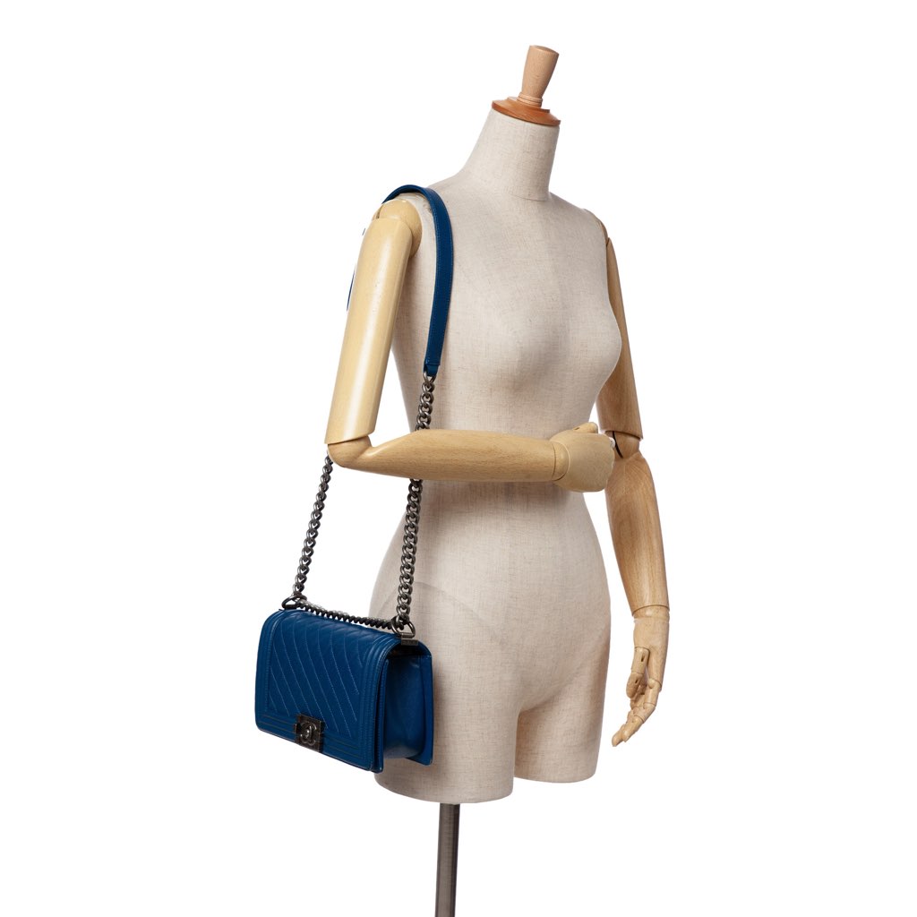 Chanel Old Medium Quilted Caviar Boy Flap - Image 13