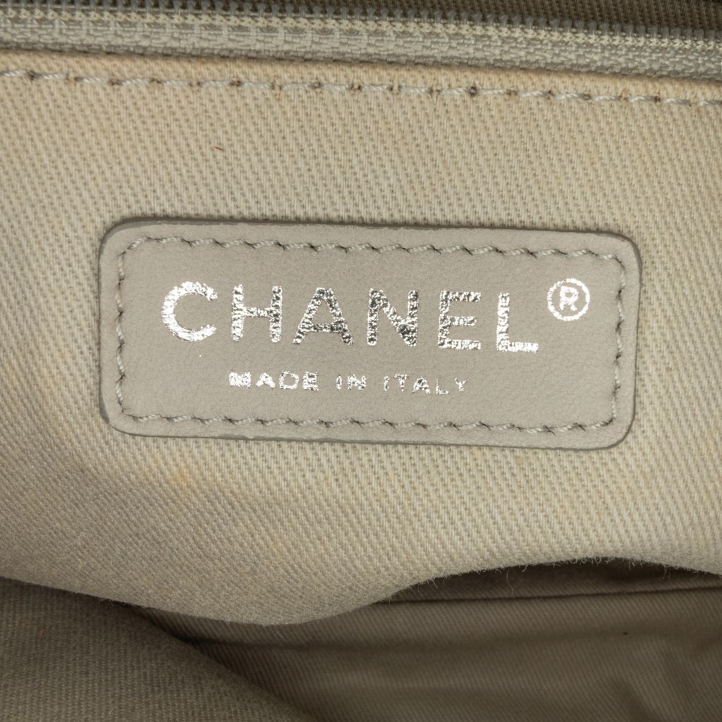 Chanel Quilted Calfskin Easy Zip Flap - Detail 1