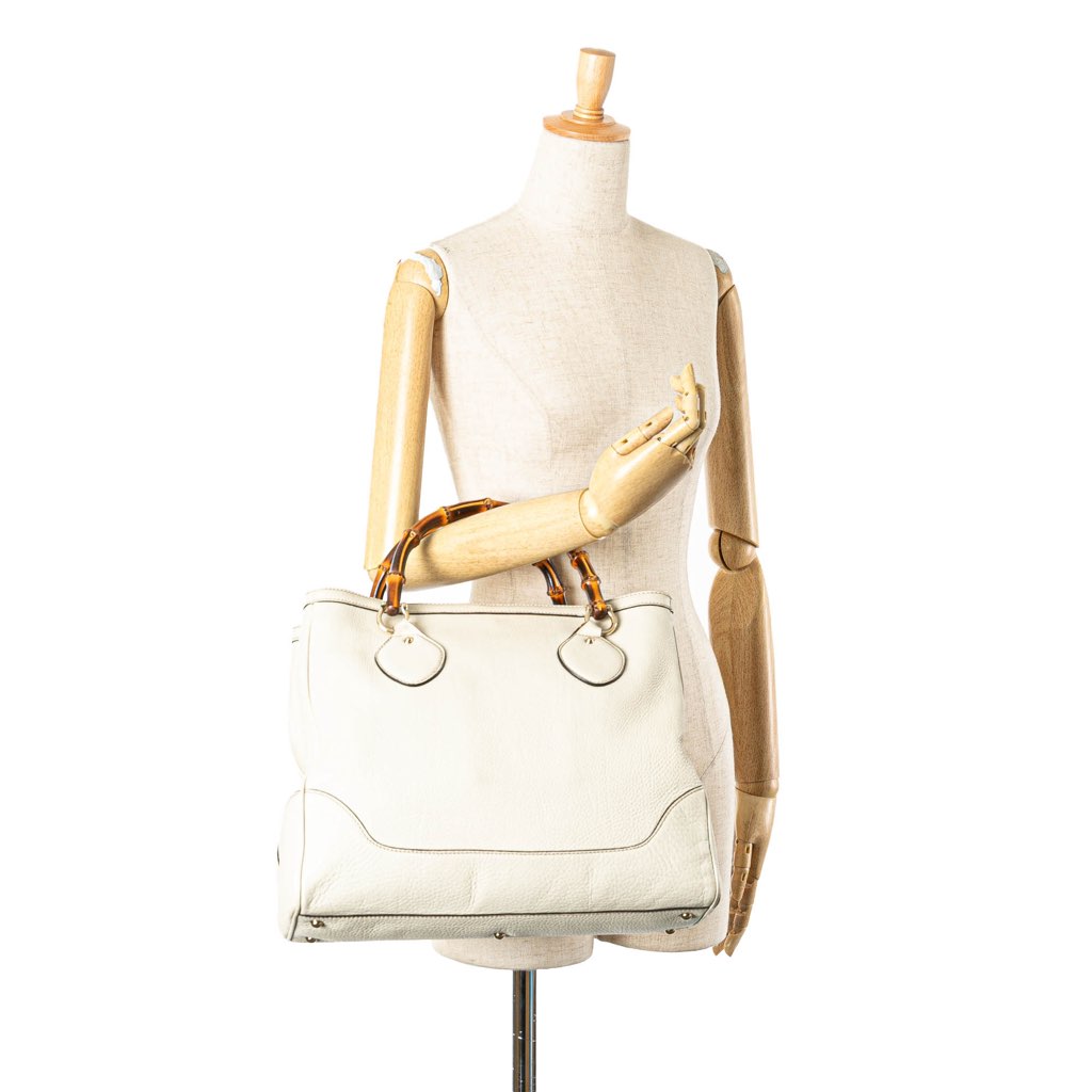Gucci Medium Leather Bamboo Diana Tote - Image 17