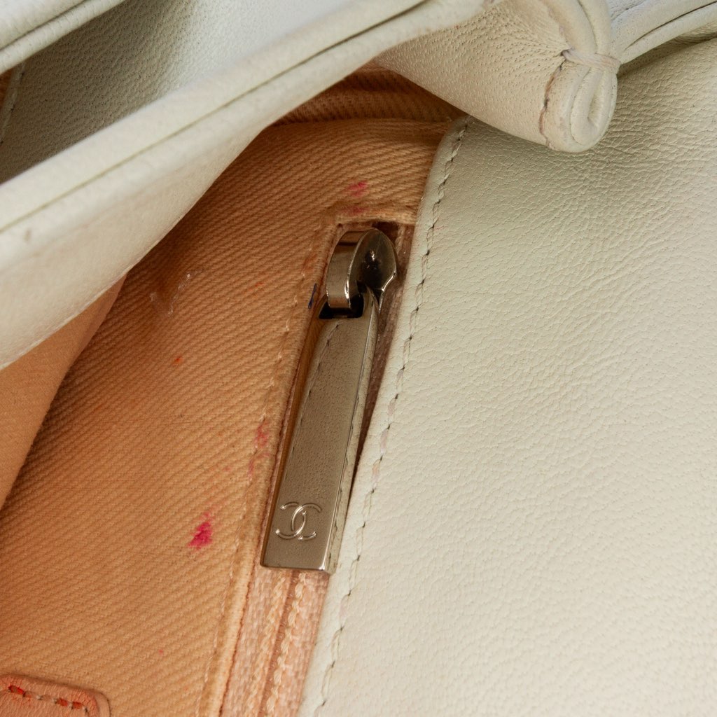 Chanel Small Quilted Lambskin Studded Bubble Flap - Detail 2