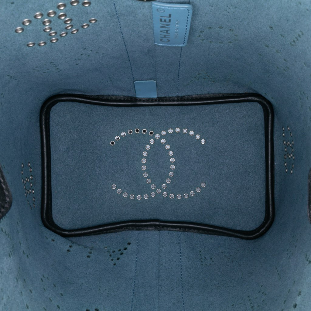 Chanel Calfskin and Tweed Small Piercing Light Bucket Bag - 4