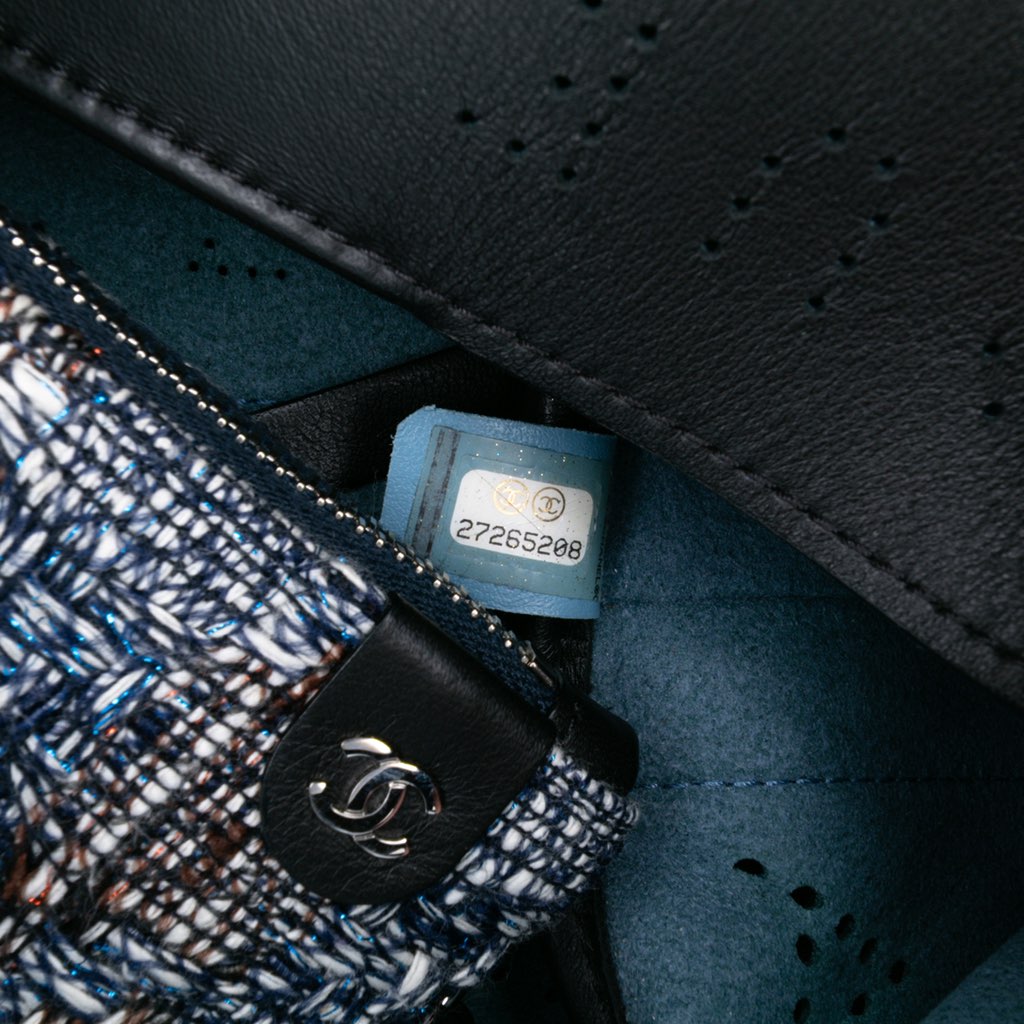 Chanel Calfskin and Tweed Small Piercing Light Bucket Bag - Detail 1