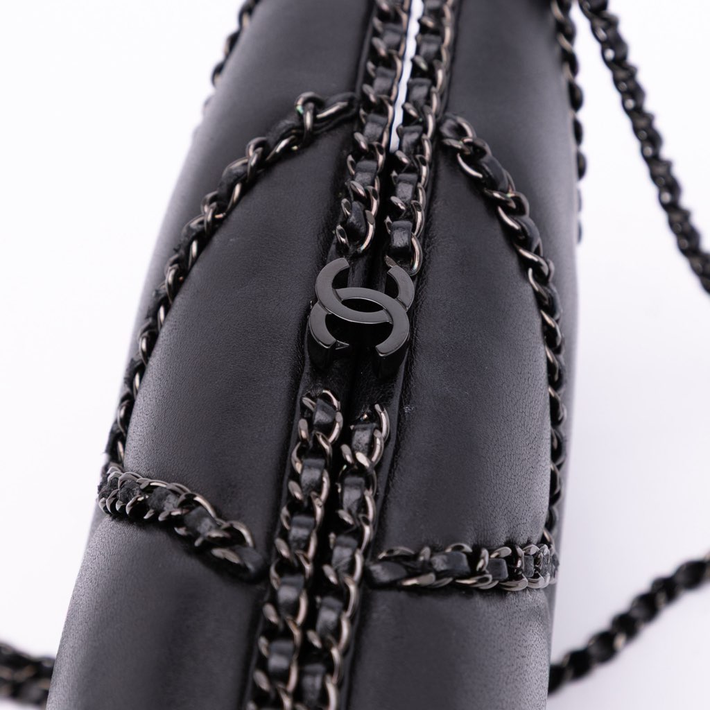 Chanel Chevron Lambskin Chain Around Clutch on Chain - Detail 2