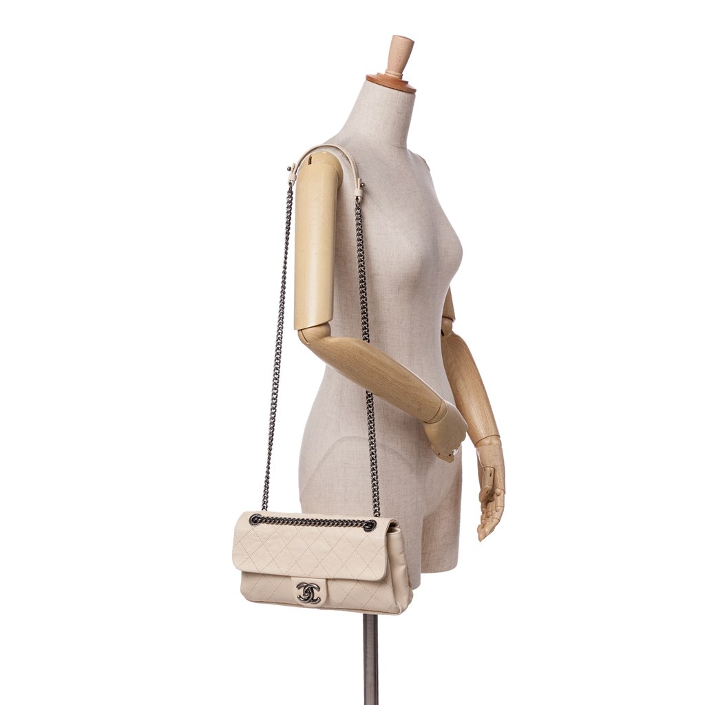 Chanel Medium Quilted Caviar Simply CC Flap - Image 15