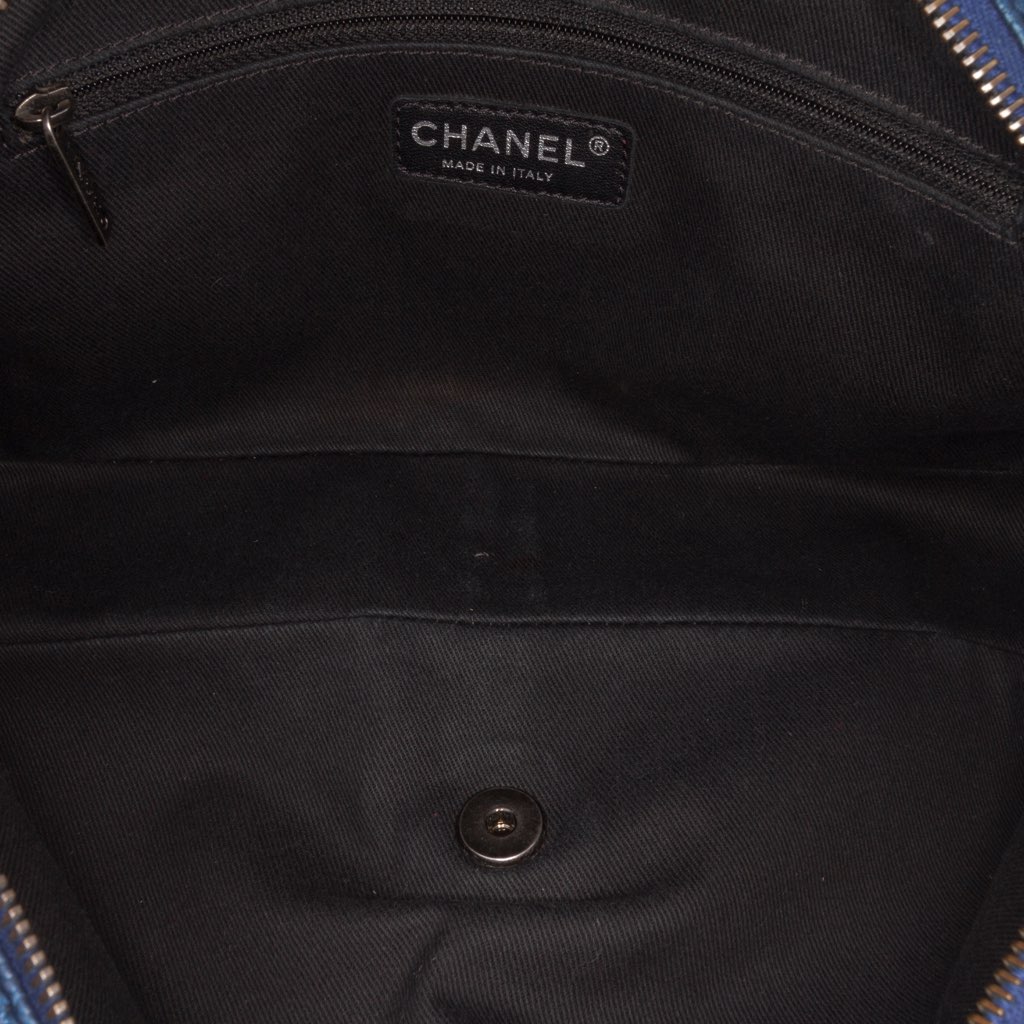 Chanel Jumbo Quilted Iridescent Caviar Easy Flap - 4