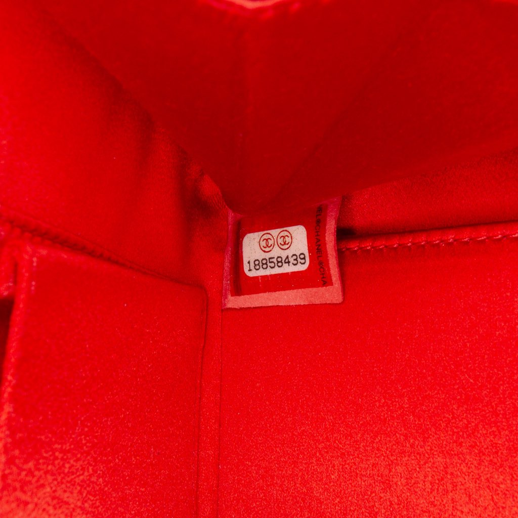 Chanel CC Patent Striped Chain Around Clutch - Detail 1