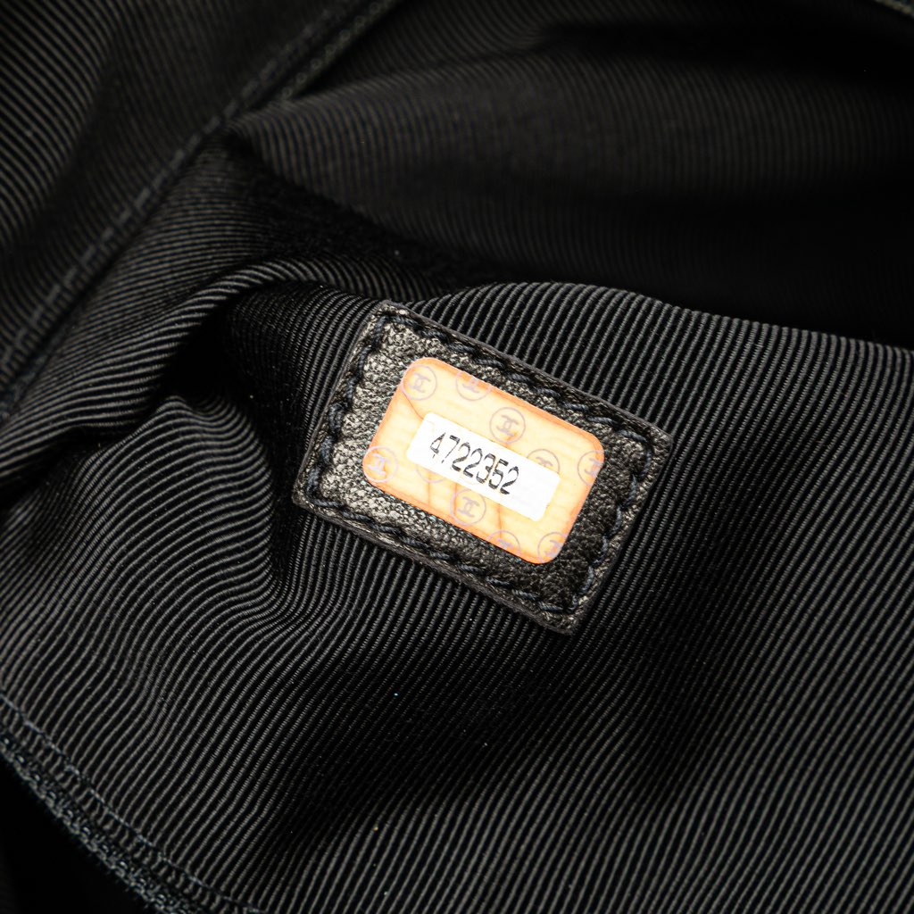 Chanel CC Caviar Tote - Detail 1