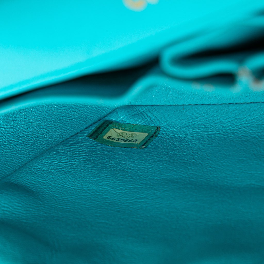 Chanel Chocolate Bar Lambskin East West Flap - Detail 2