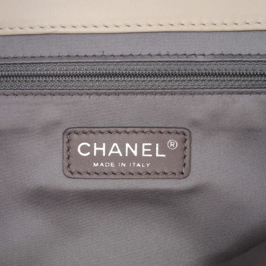 Chanel Jumbo Quilted Lambskin Coco Rain Flap - 5
