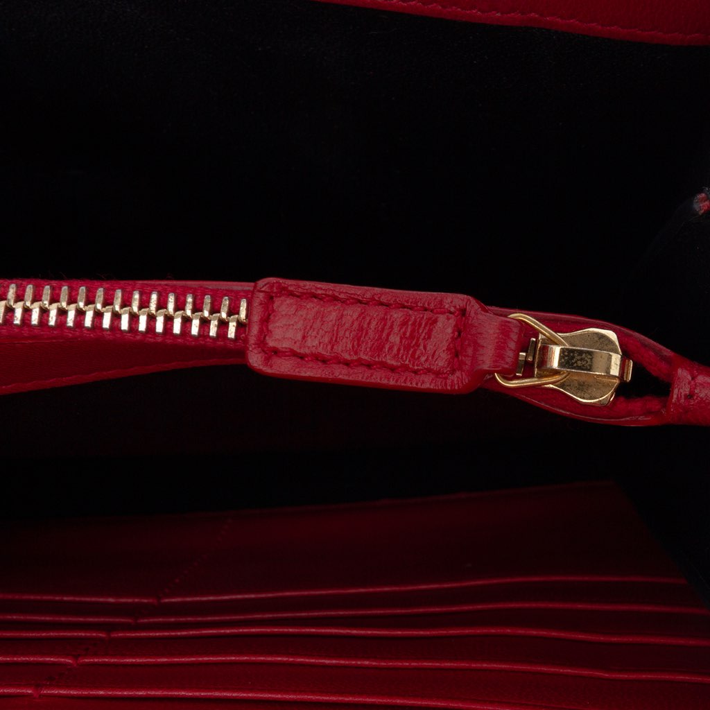 Saint Laurent Matelasse Patent Monogram Vicky Chain Wallet - Side view