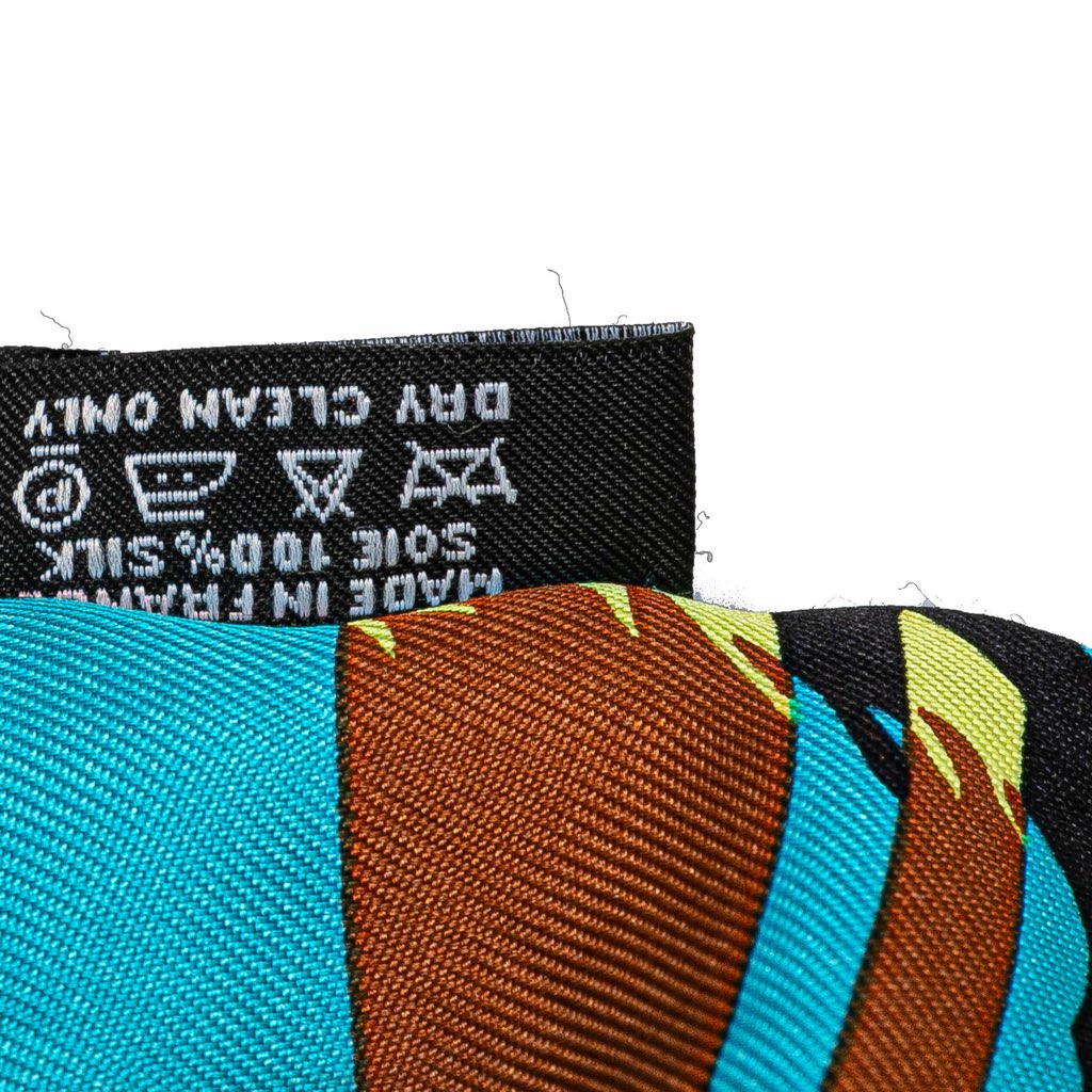 Hermès Ex Libris En Camouflage Silk Twilly Scarf - Side view