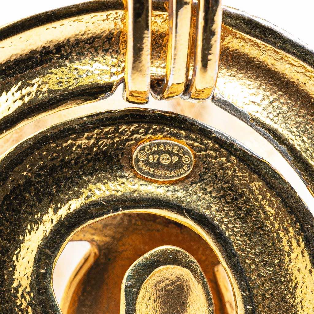 Chanel Gold Plated CC Round Pendant Necklace - 4