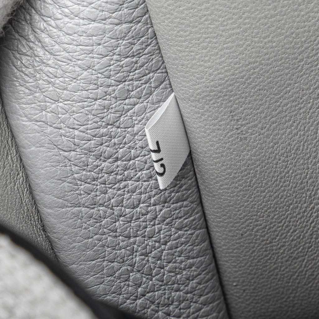 Prada Vitello Daino Dynamique Hobo - Detail 2