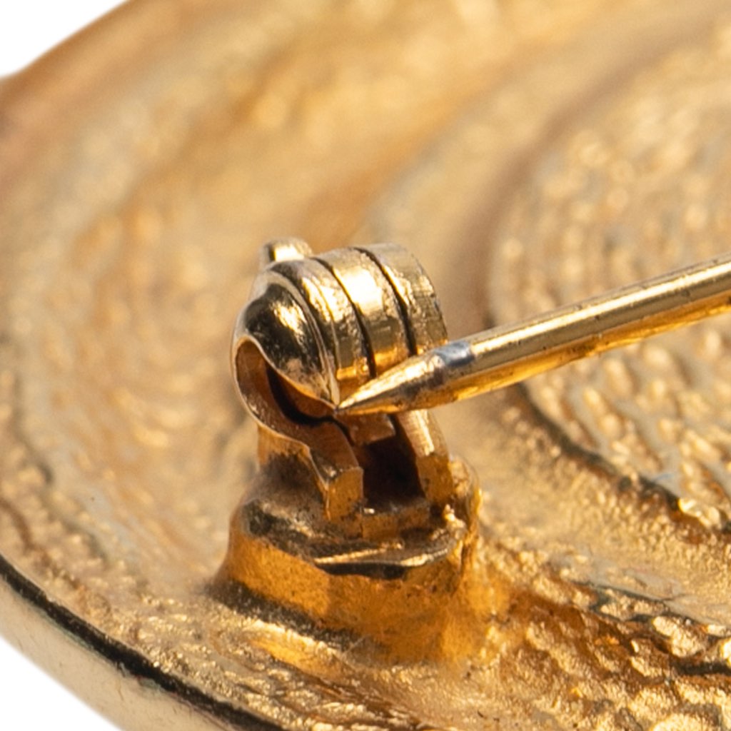 Chanel Gold Plated 31 Rue Cambon Round Brooch - 4