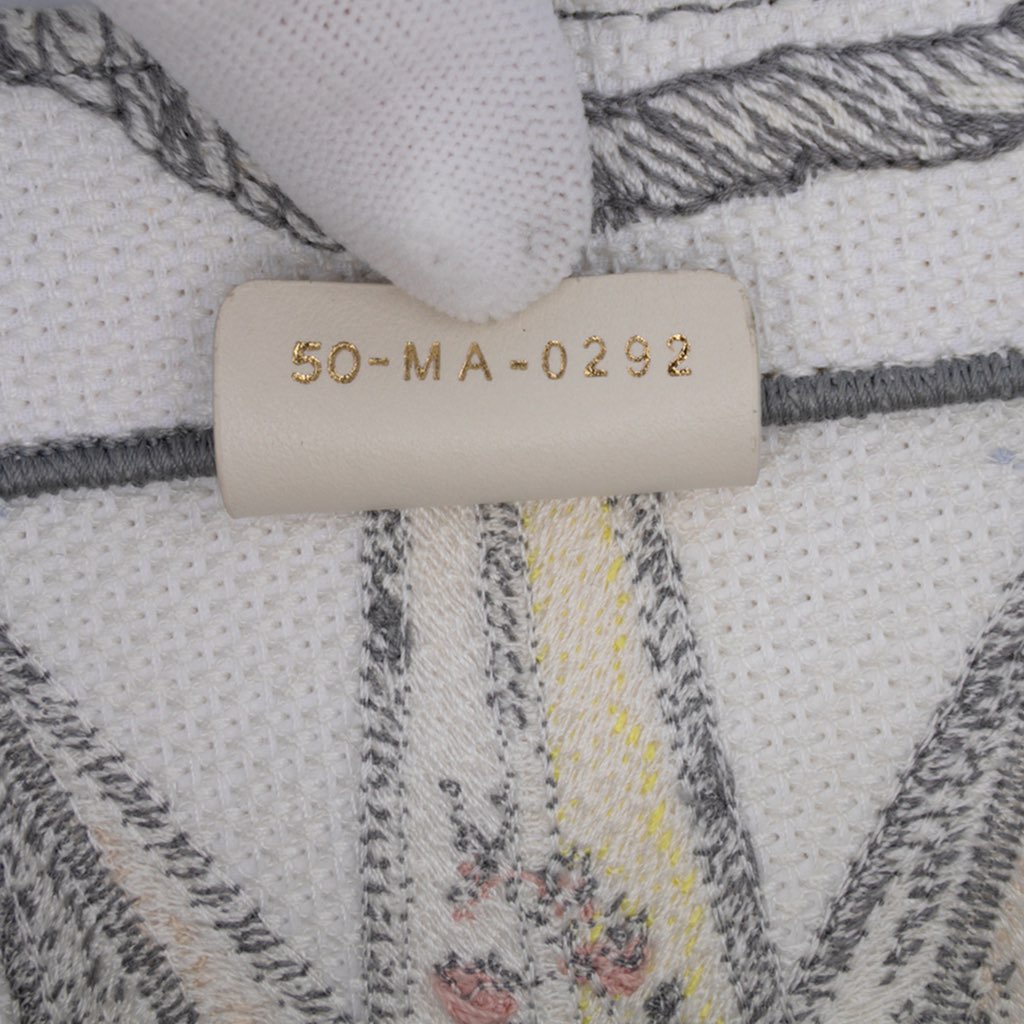 Dior Medium Reve d Infini Book Tote - Detail 1