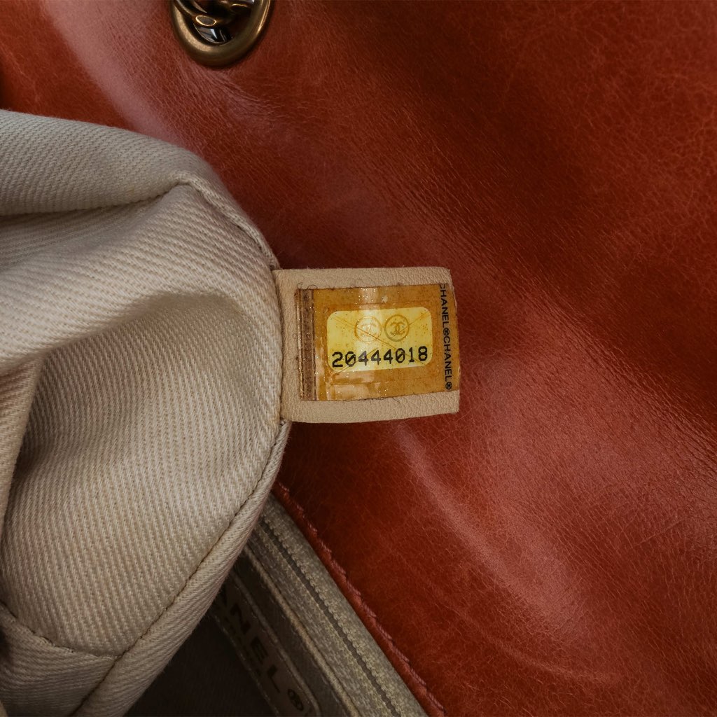 Chanel Medium Aged Calfskin Bubble CC Flap - Detail 1