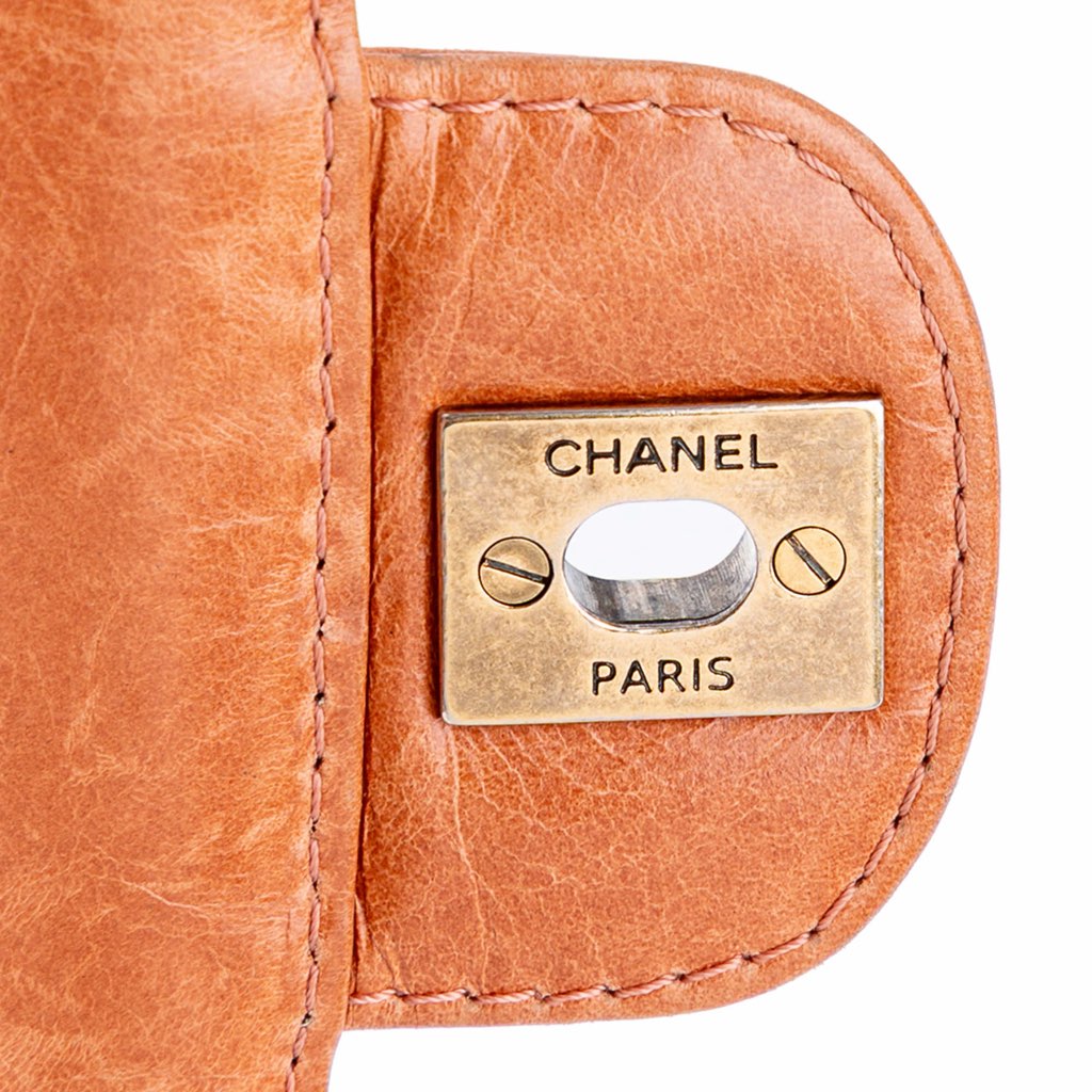 Chanel Medium Aged Calfskin Bubble CC Flap - Detail 2
