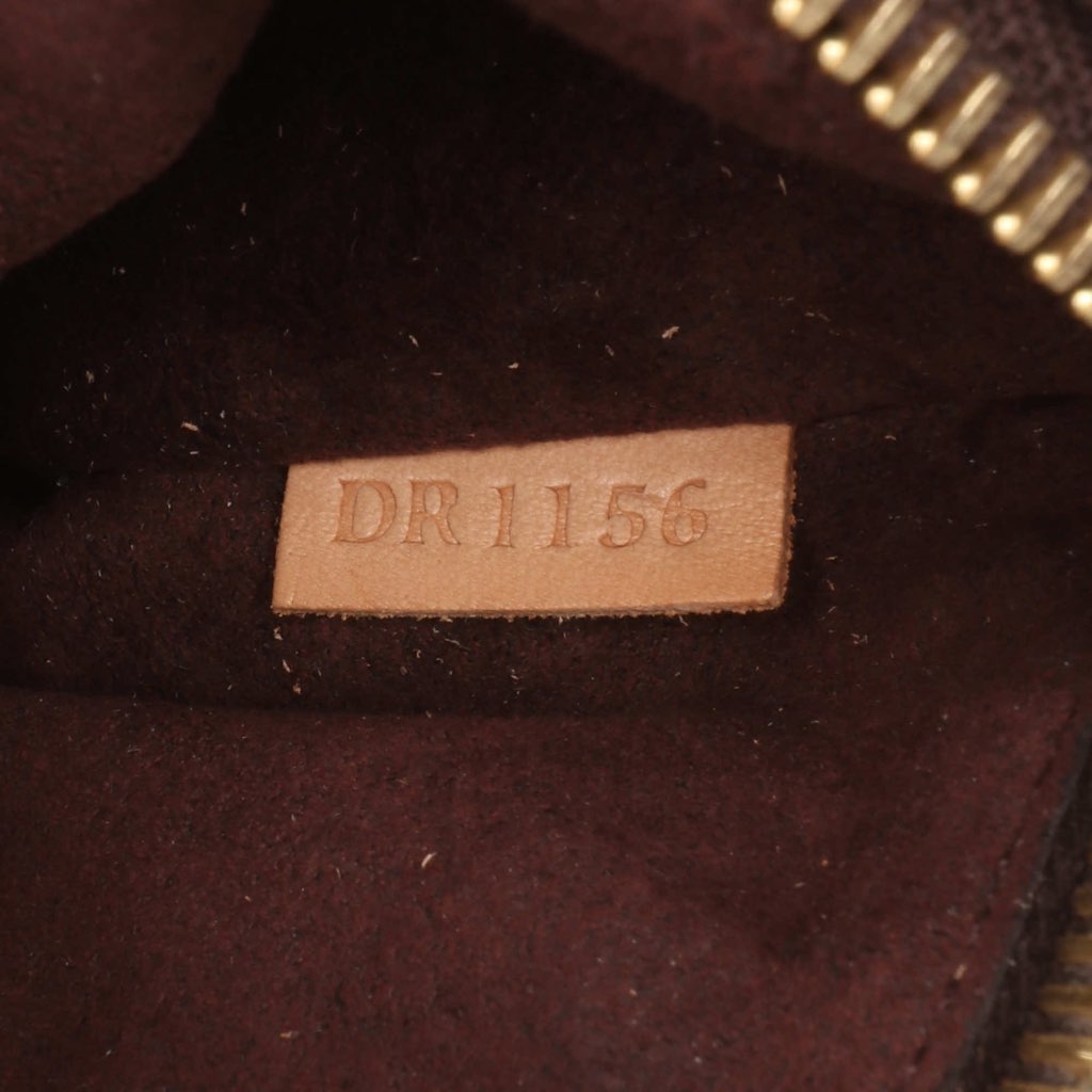 Louis Vuitton Monogram Pochette Metis - Detail 1