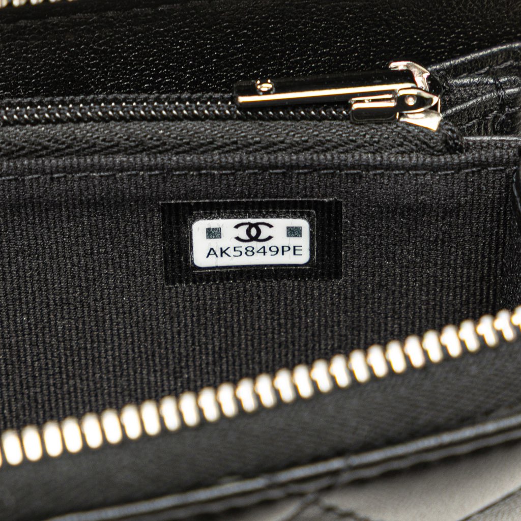Chanel Quilted Lambskin CC Crystal Coin Pouch - Detail 1