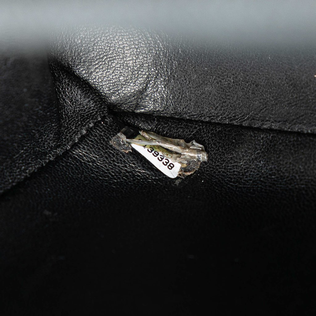 Chanel Jumbo Quilted Caviar Single Flap - Detail 1