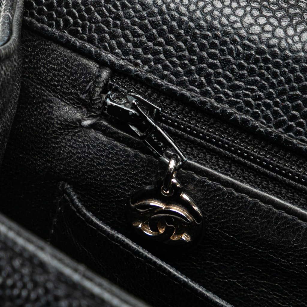 Chanel Jumbo Quilted Caviar Single Flap - Detail 2
