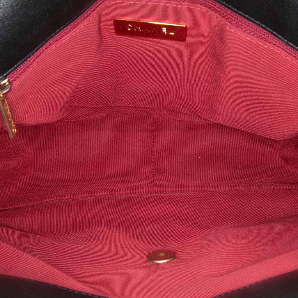 Chanel Maxi Lambskin 19 Flap - 4