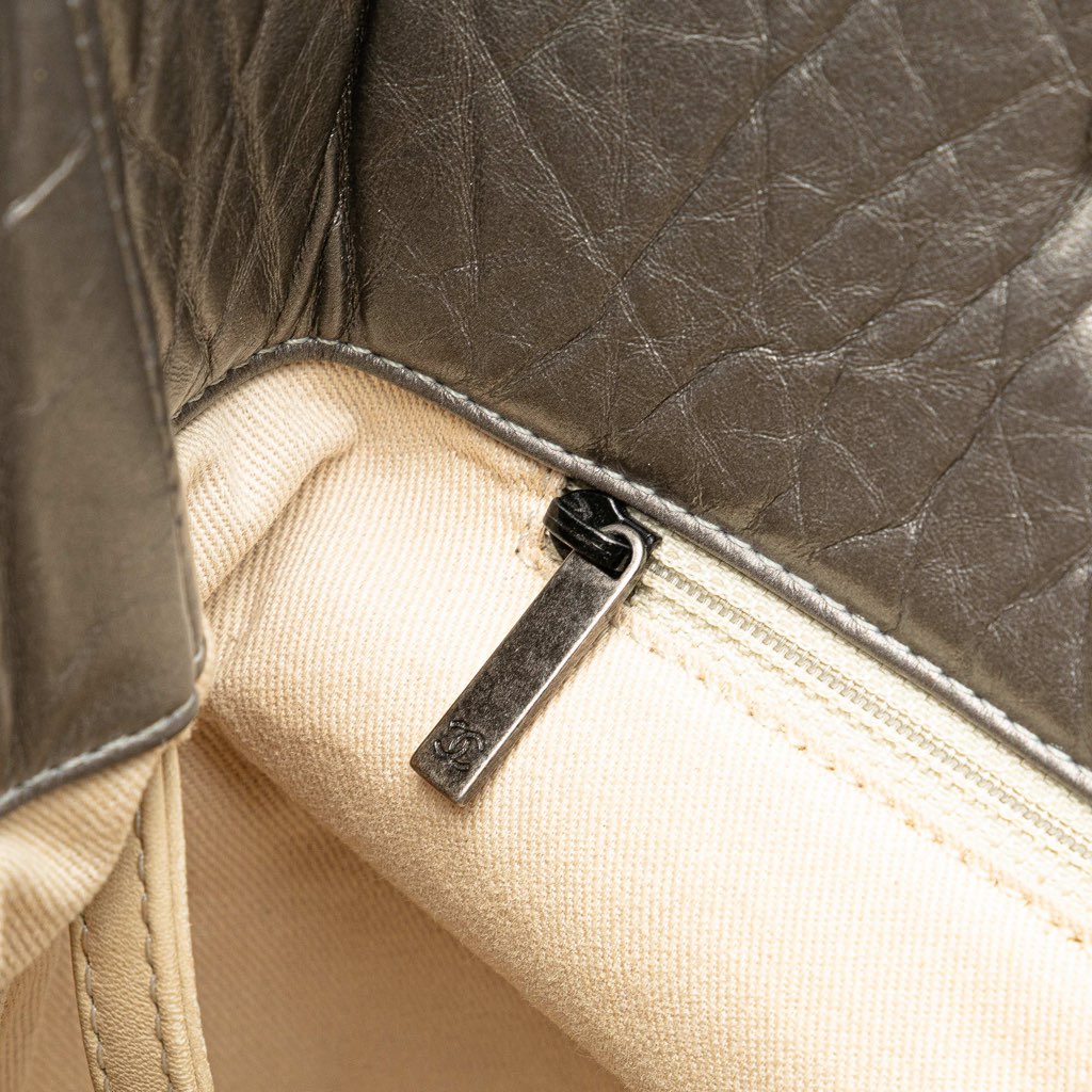 Chanel Reissue 2.55 Quilted Aged Calfskin Tote - Detail 2