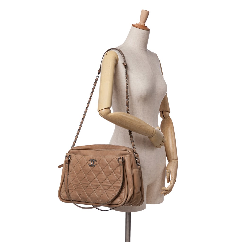 Chanel Quilted Iridescent Calfskin Relax CC Satchel - Image 15