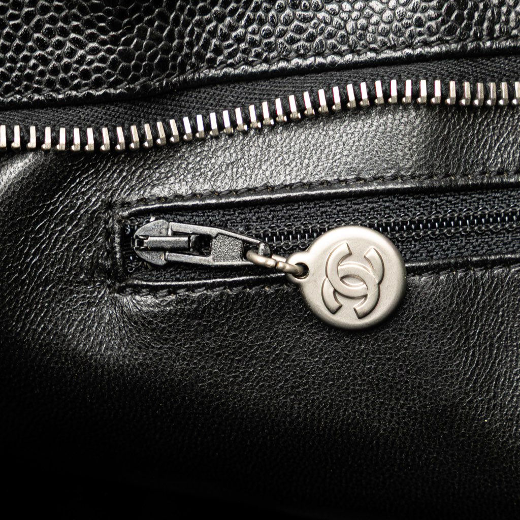 Chanel Caviar Medallion Tote - Detail 2