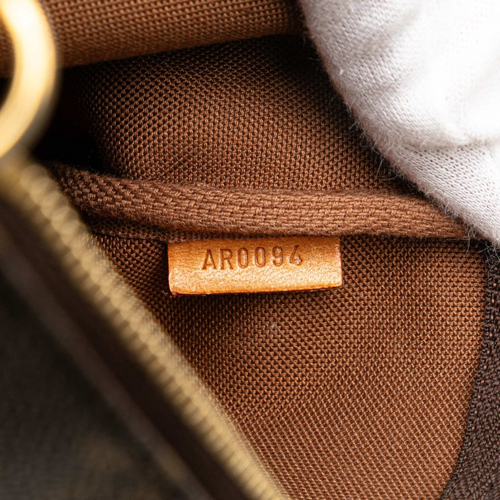 Louis Vuitton Monogram Pochette Accessoires - Detail 1