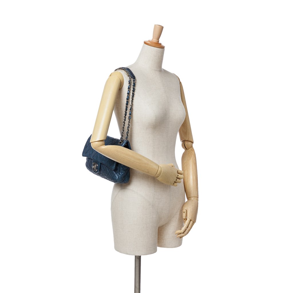 Chanel Jumbo Quilted Iridescent Caviar Easy Flap - Image 13