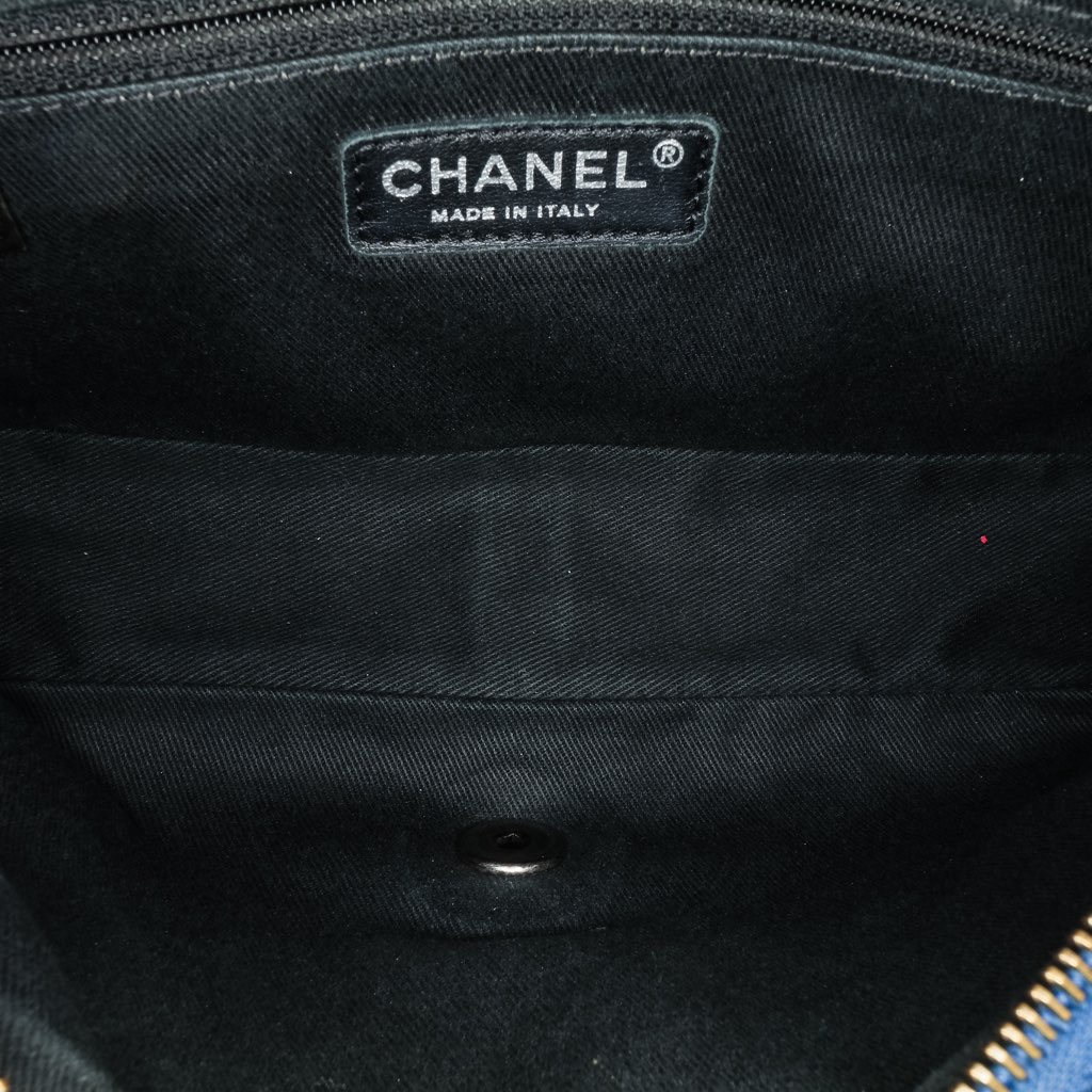 Chanel Jumbo Quilted Iridescent Caviar Easy Flap - 4