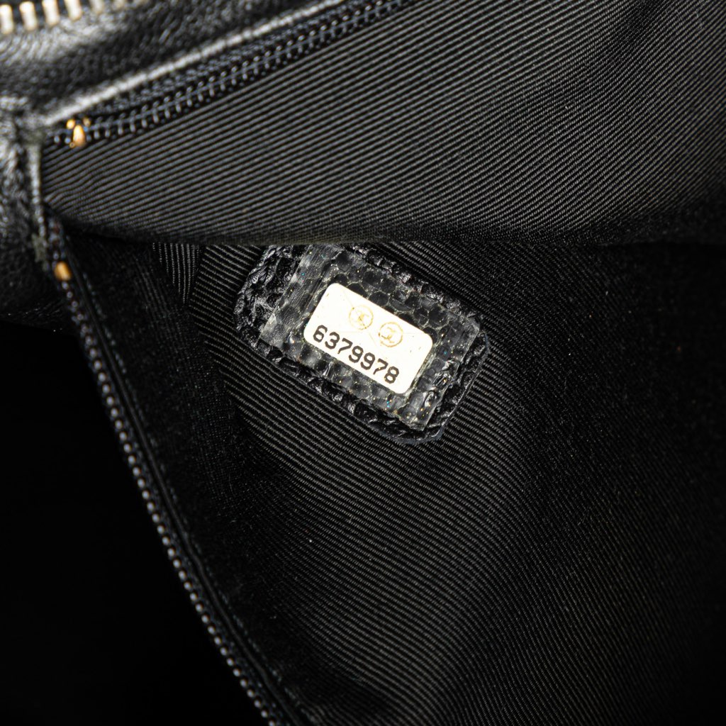 Chanel Caviar Medallion Tote - Detail 1