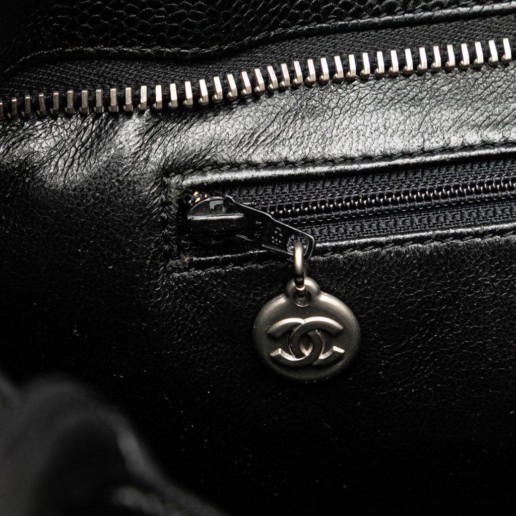 Chanel Caviar Medallion Tote - Detail 2