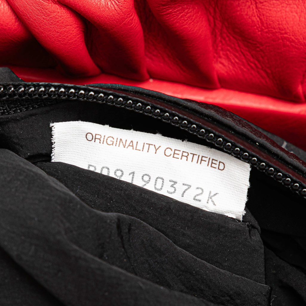 Bottega Veneta Calfskin The Body Pouch - Detail 1