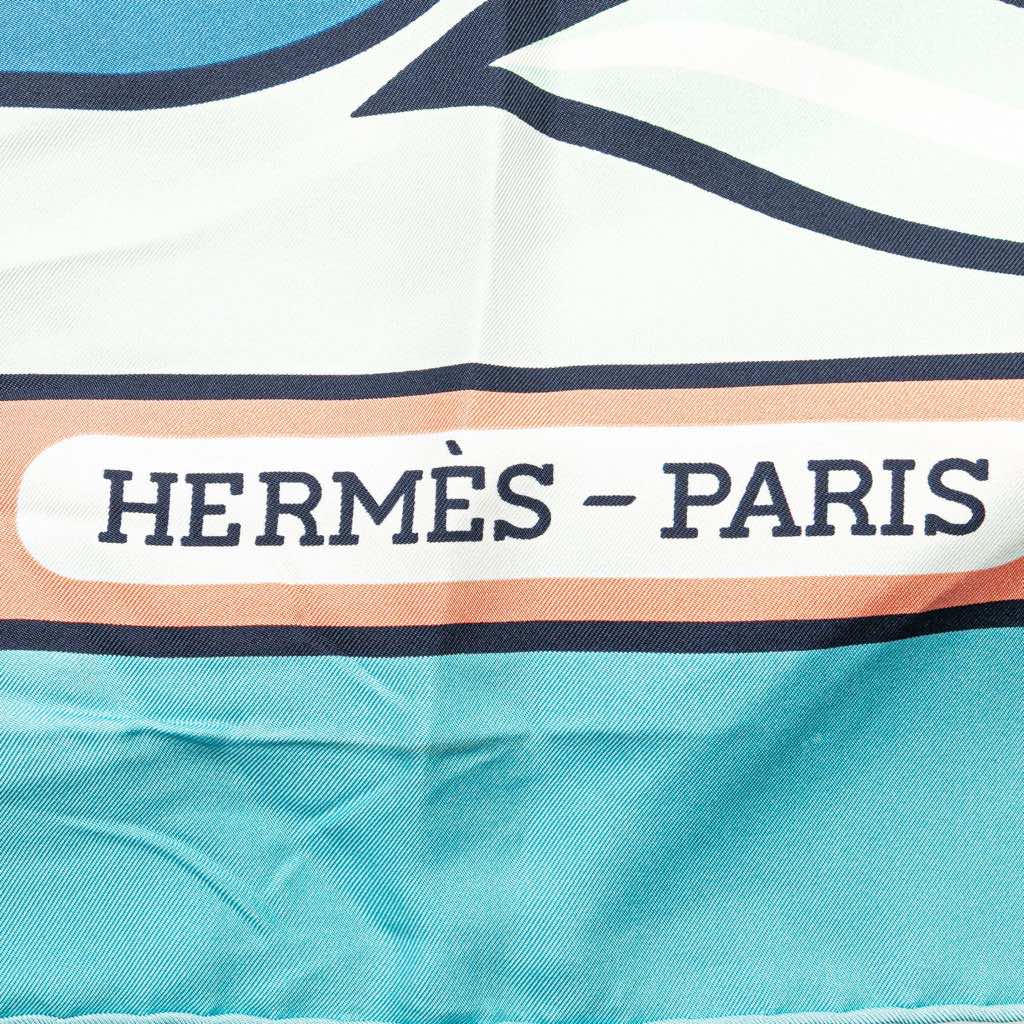 Hermès Quadrige Bayadere Giant Triangle Scarf - 3