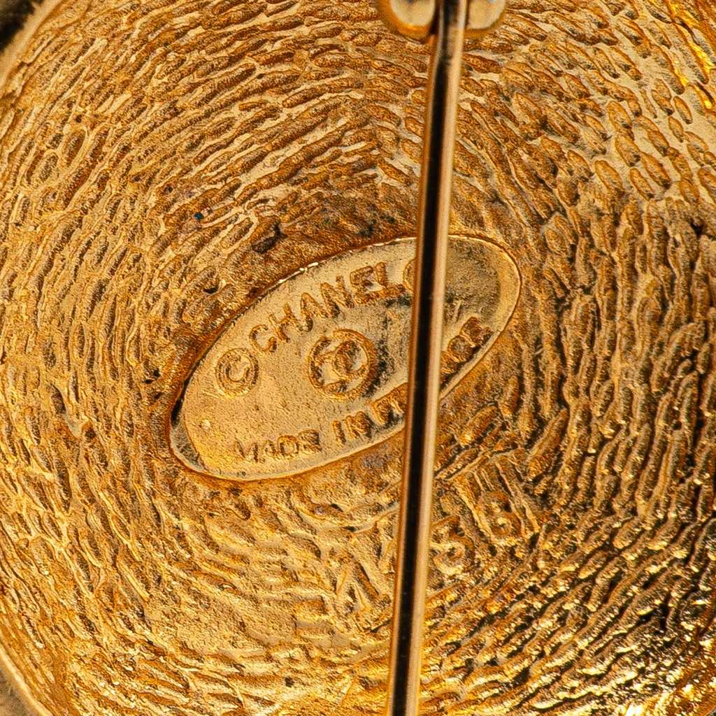 Chanel Gold Plated CC Round Brooch - Image 6
