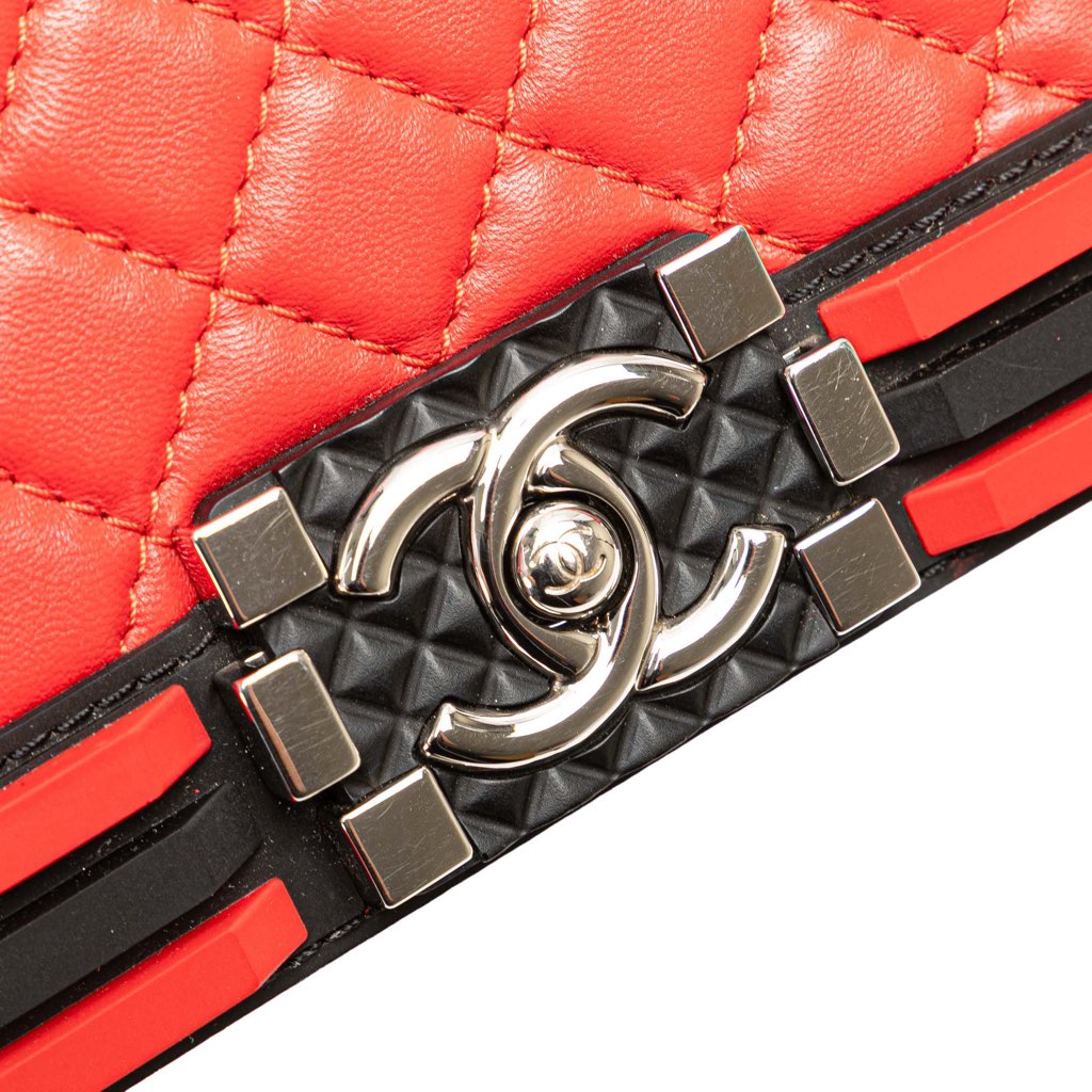 Chanel Old Medium Bicolor Quilted Lambskin and Rubber Boy Flap - Detail 1
