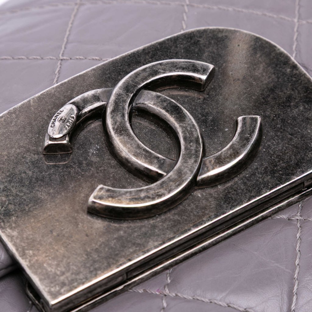 Chanel Quilted Aged Calfskin CC Square Flap - Detail 1