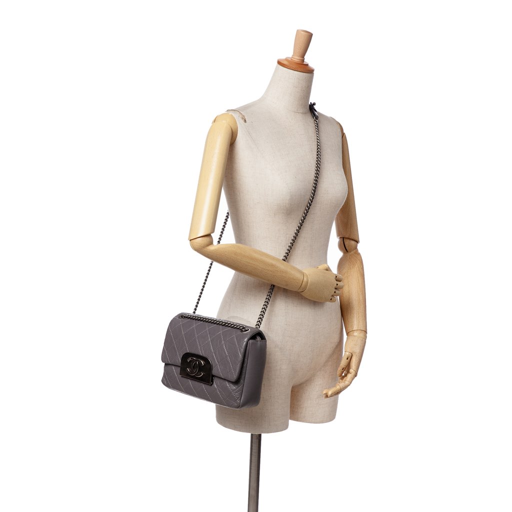 Chanel Quilted Aged Calfskin CC Square Flap - Image 10