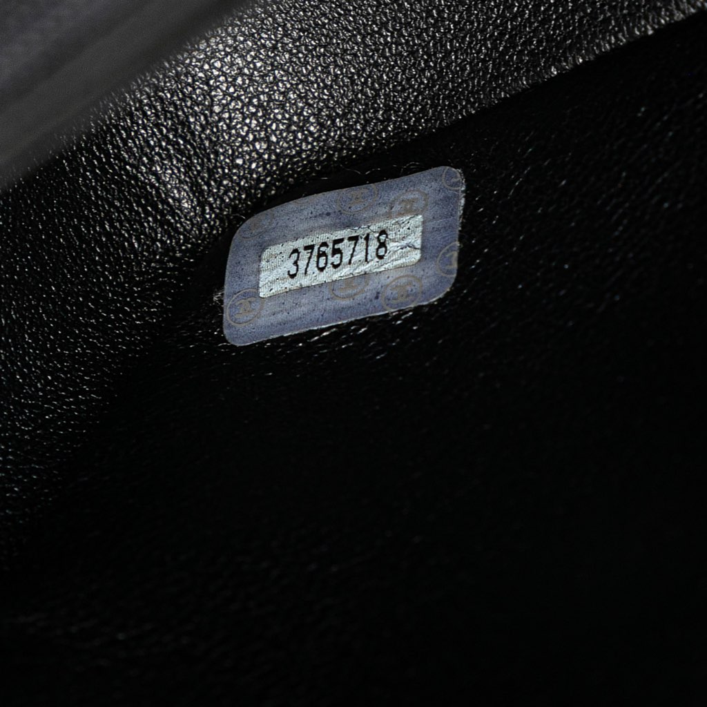 Chanel Medium CC Quilted Lambskin Border Single Flap - Detail 1