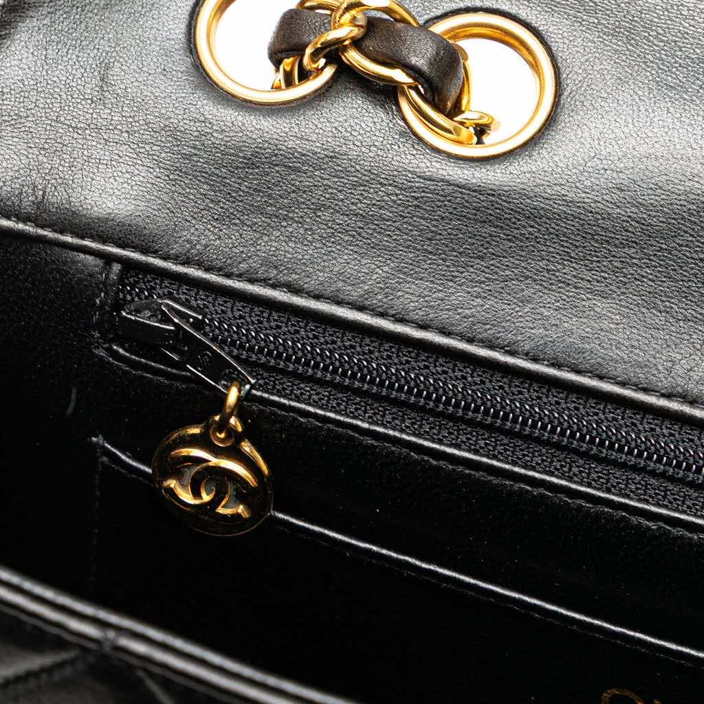 Chanel Medium CC Quilted Lambskin Border Single Flap - Image 10