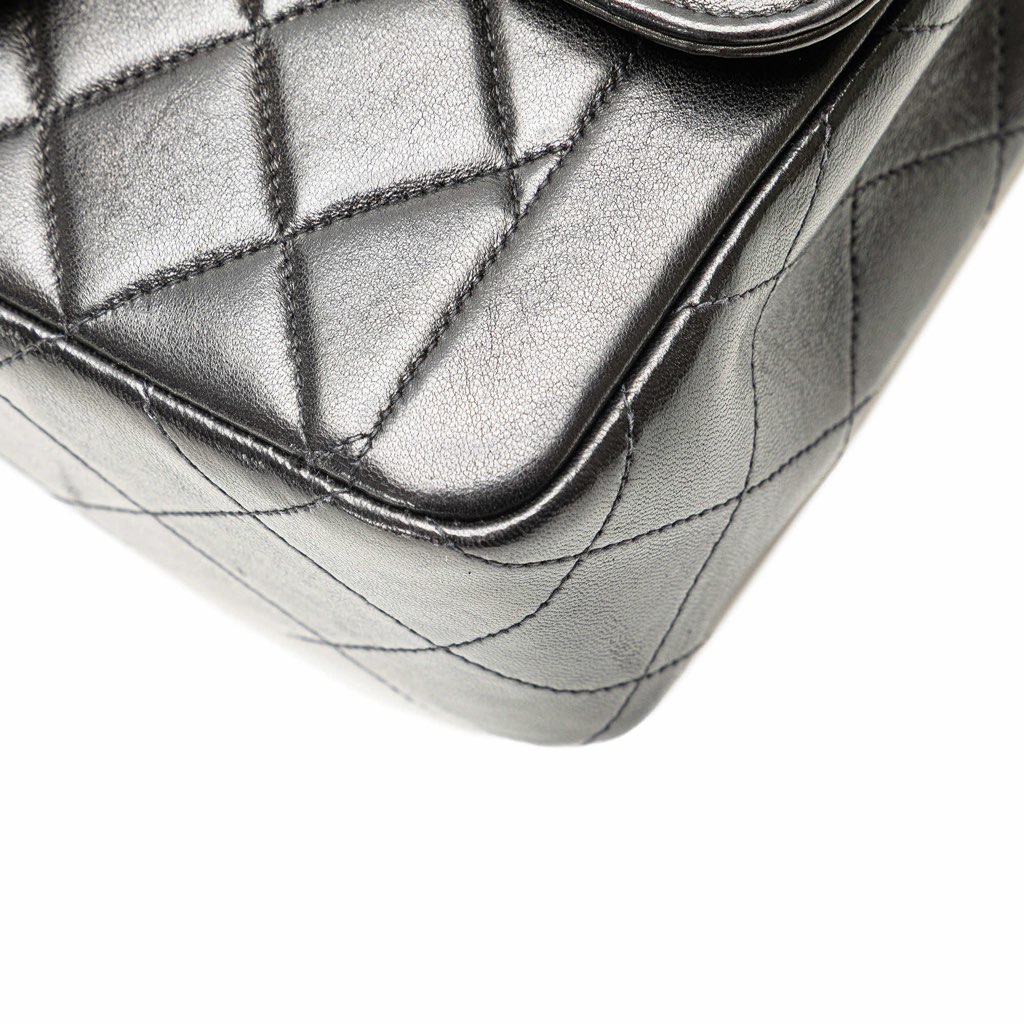 Chanel Medium CC Quilted Lambskin Border Single Flap - Image 12