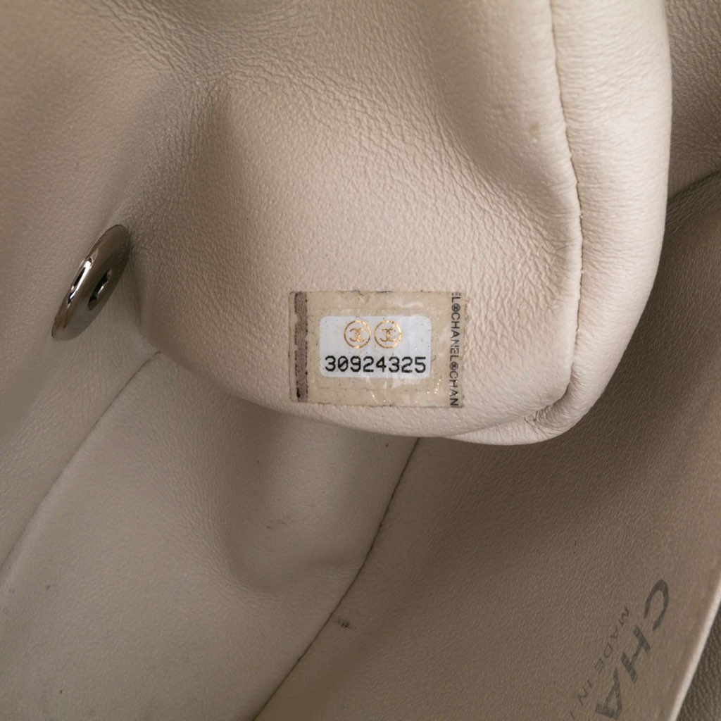 Chanel Mini Square Classic Chevron Lambskin Single Flap - Detail 1