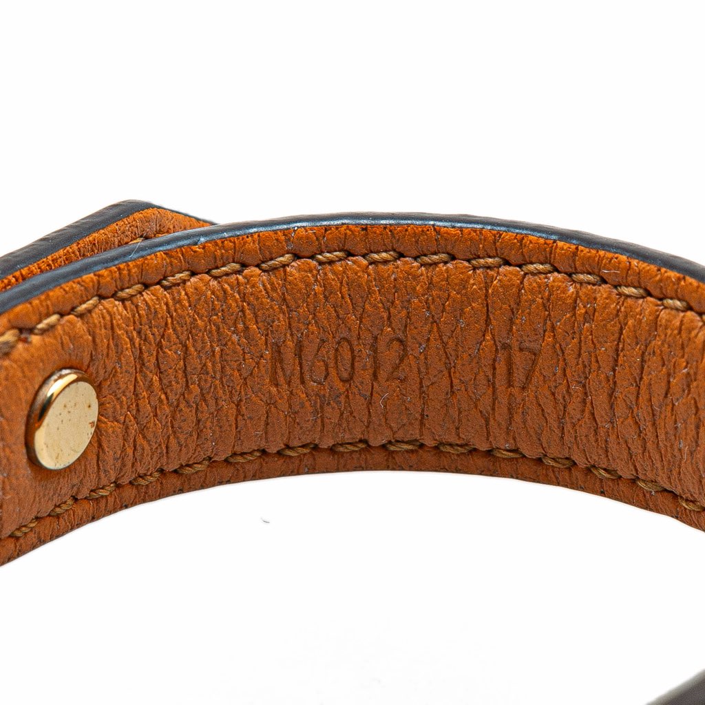 Louis Vuitton Monogram Essential V Bracelet - Detail 1