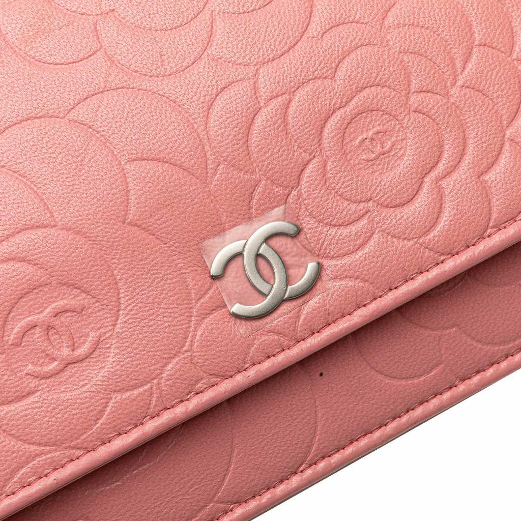Chanel Embossed Lambskin Camellia Wallet On Chain - Detail 2