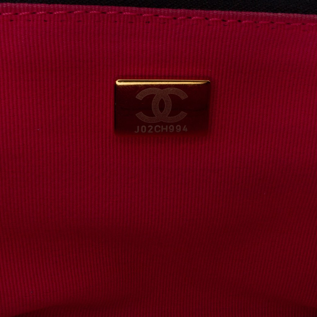 Chanel Small CC Lambskin Vanity Case - Detail 1